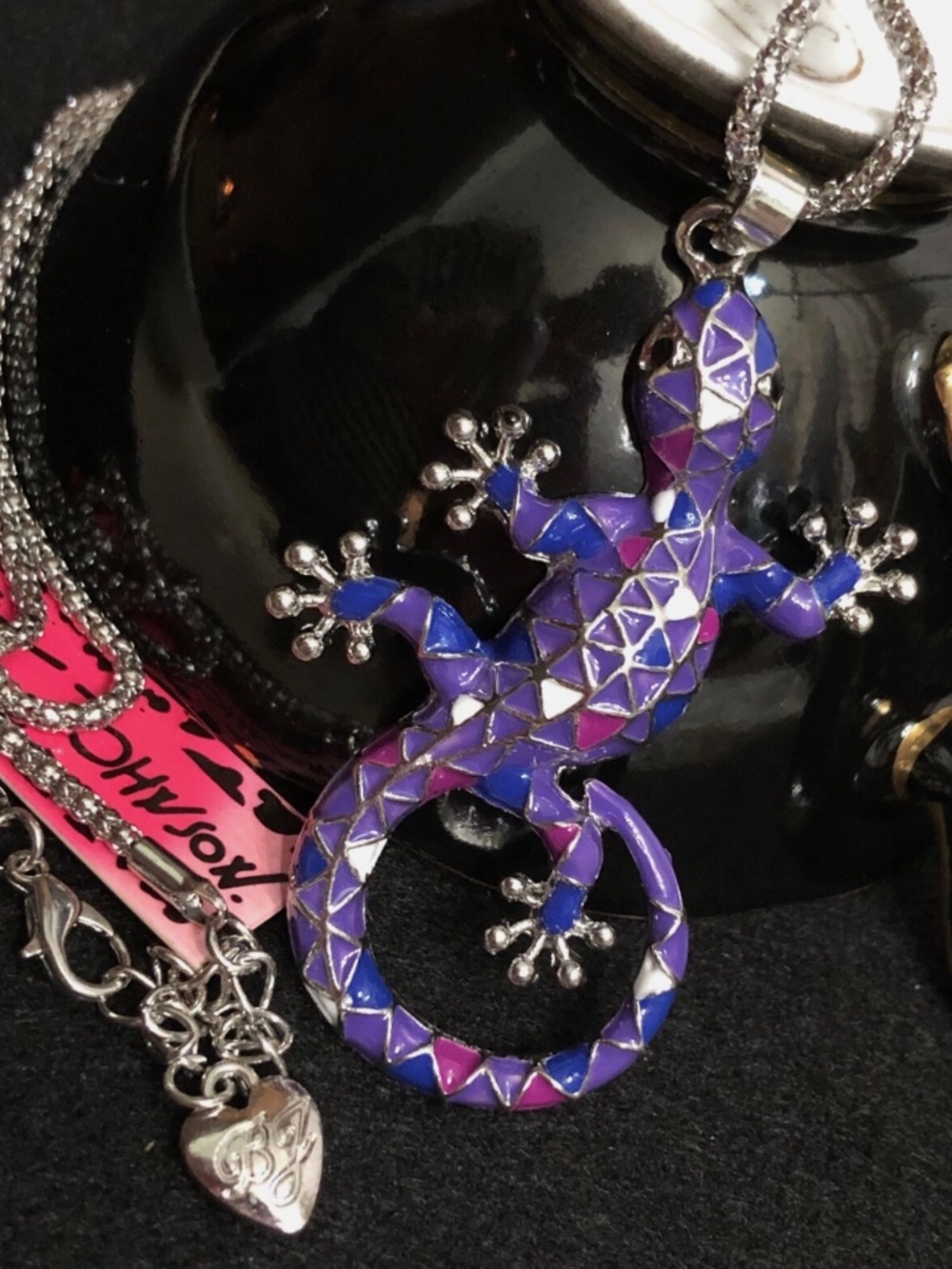 NWT BETSEY JOHNSON Purple Silver Enamel Gecko Lizard Pendant Novelty Necklace